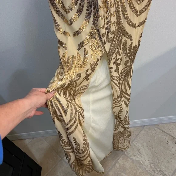 BNWT Gold Sequin Gown - Picture 2 of 6